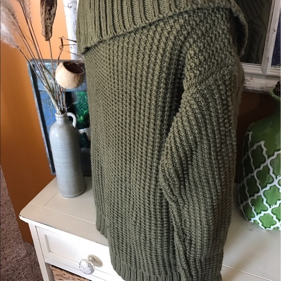 NWT Abercrombie & Fitch Side Button Cable Sweater - Picture 3 of 7